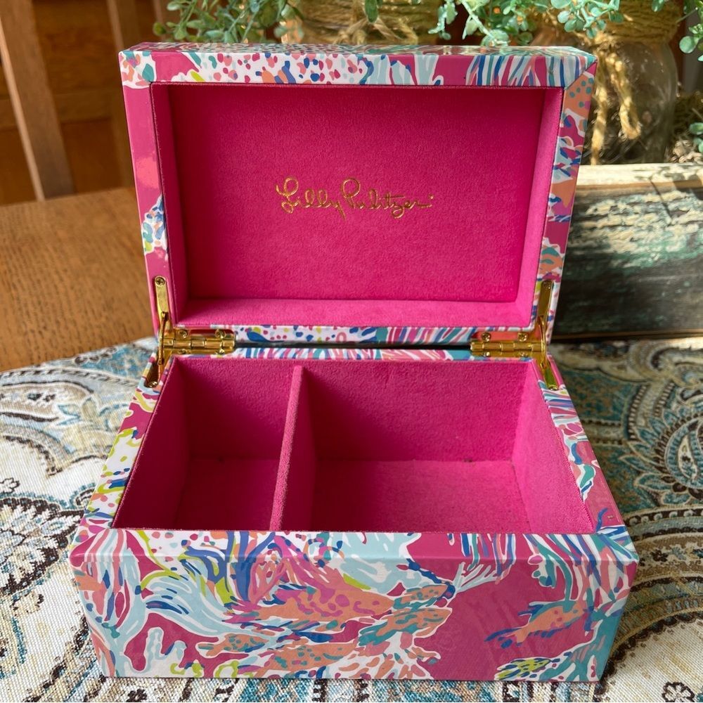 Lilly Pulitzer Dragonfruit Sunken Treasure Lacquer Jewelry Box Retired